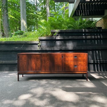 Brazilian Rosewood Danish Modern Sideboard Buffet Credenza By Hans Hove and Palle Petersen for Christian Linneberg, ca. 1960's Denmark 