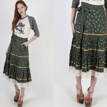 1970's Gunne Sax Calico Skirt / Vintage Seventies Tiered Green Print / Floral High Waist Prairie Folk Skirt  With Pockets Size 7 