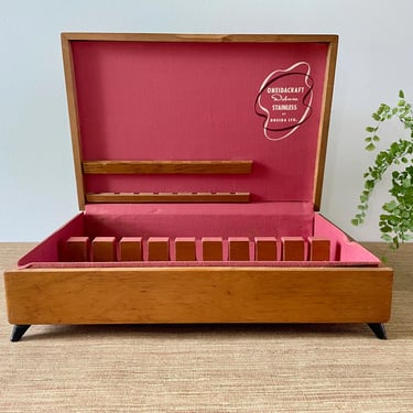 Vintage Flatware Chest - Oneidacraft Deluxe Stainless by Oneida Ltd. Cutlery Box for 8 - Footed Wood Flatware Chest - Pink Interior 