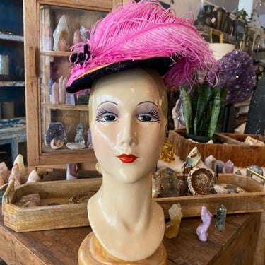 1940s statement hat, ostrich feathers, vintage 40s tilt hat, antique millinery, pink and black, avant garde style, film noir, vlv 