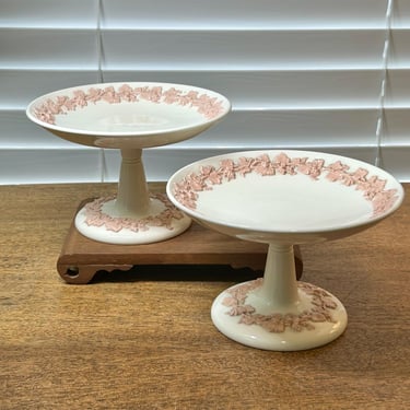 1950s Wedgwood Queensware Pair of White and Pink Compote/Pedestal Dishes 