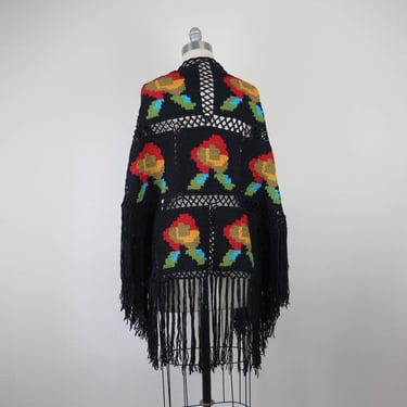 Vintage 1970s crochet shawl, cape, poncho, wrap, crocheted, knit, fringe hem, acrylic, boho, hippie 
