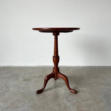 Vintage Henkel-Harris Virginia Galleries Pedestal Side Table 