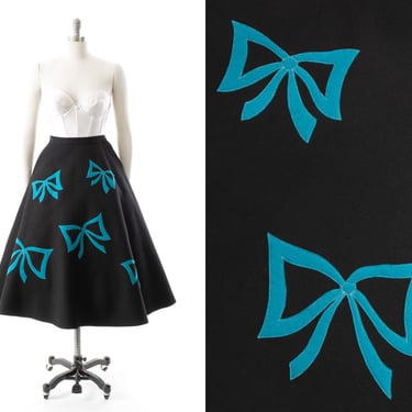 Vintage 1950s Skirt | 50s Bow Appliqué Black Wool Felt High Waisted Holiday Winter Swing Skirt (medium) 