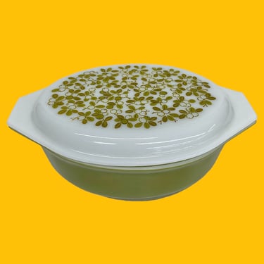 Vintage Pyrex Covered Casserole Retro 1960s Mid Century Modern + Verde + 045 + 2.5 Quart + Green and White + Oval Shape + Kitchen + Cookware 