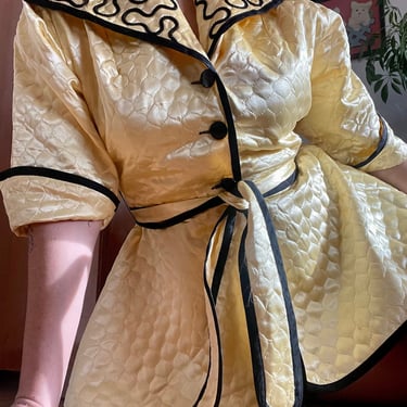 1940s Butter Yellow Satin Quilted Robe House Jacket with Black Trim size Medium 