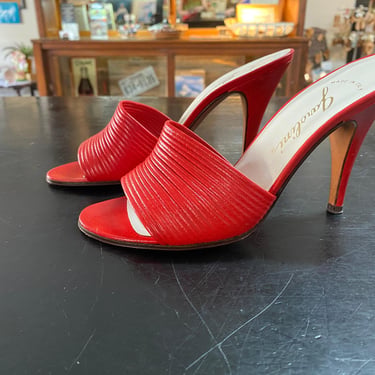 HIGH STEPPING 70s Vintage Shoes | 1970s Socrates Leather | Love