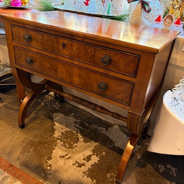 Gorgeous Ethan Allen burled mahogany 2 drawer console table 29.5t x32w x18.5d for pick up only