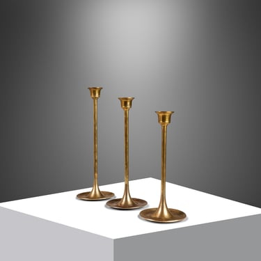 Set of Three ( 3 ) Mid-Century Modern Bauhaus Graduated Brass Tulip-Shaped Candlestick Holders, USA, c. 1960s 