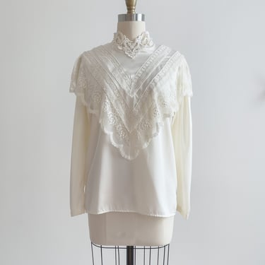 antique style blouse 80s 90s vintage cream lace high collar long sleeve shirt 