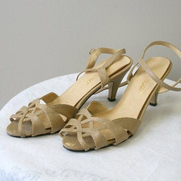 1970s Glamour Tan Heeled Sandals 