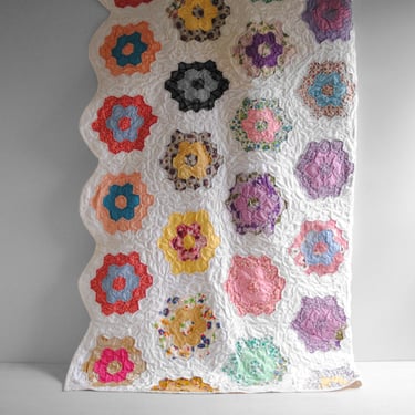 Vintage Handmade Appliqué Patchwork Cotton Quilt, Grandmothers Flower Garden Quilt 