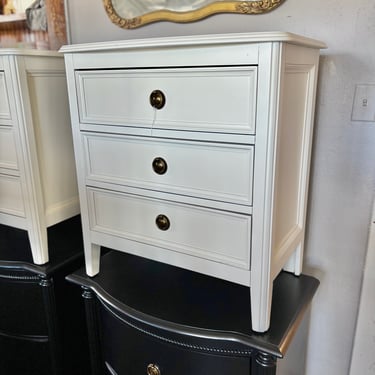 Pair of Cute Cream Nightstands