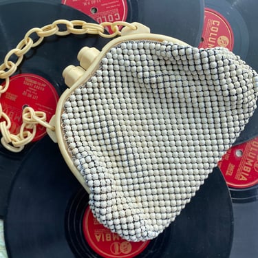 WHITING & DAVIS Vintage Alumesh Bakelite Chainmail Purse - 1940s Metal Chain Mesh Handbag - Ivory Wrist Bag 