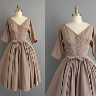 vintage 1950s dress | Latte Brown Sweeping Full Skirt Dress | Medium | 