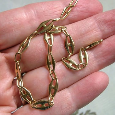 Vintage 14K Gold Filigree White Opal Link Bracelet Vintage 14K Gold Filigree White Opal Link Bracelet