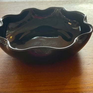 Vintage 1950s Mid Century Modern Black Amethyst Tri-Foot Ruffled Bowl 