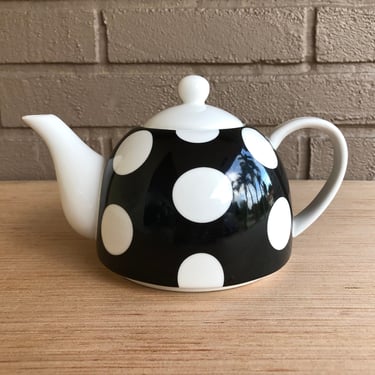 Maxwell Williams Black & White Polkadot Designer Teapot 