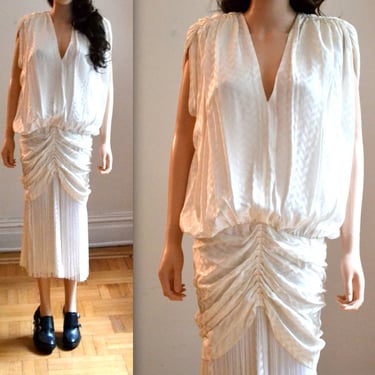 80s does 20s Vintage Flapper dress in Cream Silk Size Small by Saint Romei// Vintage White Silk 80s Wedding Dress Party Dress with Fringe 