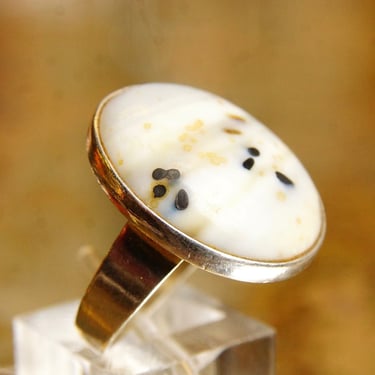 Vintage Sterling Silver Polka Dot Agate Cabochon Ring, Speckled White Gemstone, Graduated Silver Band, Sesame Sushi Roll Ring, Size 8 3/4 US 