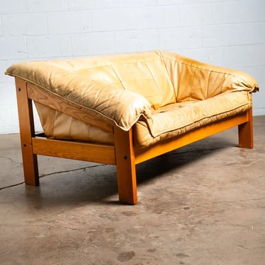 Mid Century Danish Modern Sofa Settee Couch 2 Seater Leather Natural Tan Wood