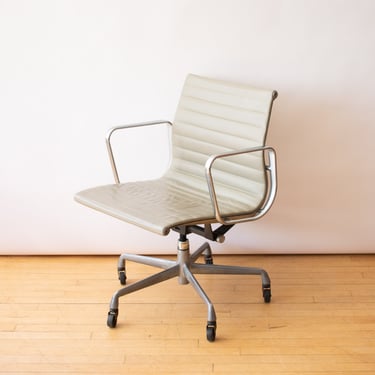 Eames Management Chair