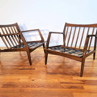 Mid Century Pair of Wood Lounge Chairs 