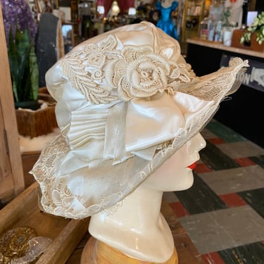 1920s wedding hat, cream silk and lace, pamela hat, wide brim, antique millinery, downton abbey, flapper style, vintage bride 