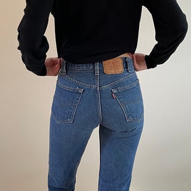 27 Levis 501 vintage jeans / vintage medium dark wash high waisted smaller student fit Levis 501 button fly jeans made USA | 27 