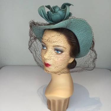 A Jolly Good Time - Vintage 1940s Aqua Turquoise Wool Felt Sculpted Lotus Veiled Halo Hat 