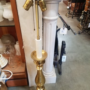 Vintage 2 bulb brass Lamp 8 x 41