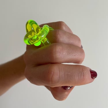 Pisces RING, Acrylic Ring, Knot Ring, Statement Ring, Wearable Art, Contemporary Ring, Lucite Ring, Green Ring, Zodiac Ring, Ring 
