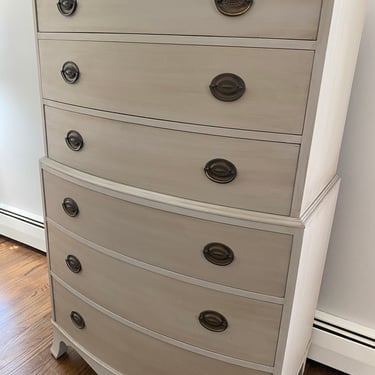 AVAILABLE ****Tall Dresser/Chest of Drawers/Bureau 