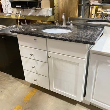 Freestanding Single Bathroom Vanity with Granite Countertop