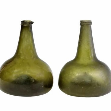 18th Century Wine Bottles Hand-Blown Olive Green Glass Onion Form Kattekop Wine Carafe Pair 