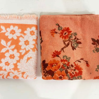 Vintage Set of 2 Mismatched Towels Bath Hand Cloth Fieldcrest Tastemaker Peach Pink Mid-Century Retro Boho Pair Towel Terrycloth 1970s 