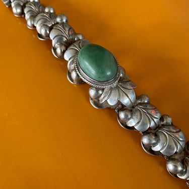 Rare >> 1940'S Silver Bracelet - Dimensional Leaf Design - Oval Green Onyx Cabochon - Made in Mexico - Box Clasp - 7-1/2 Inches 
