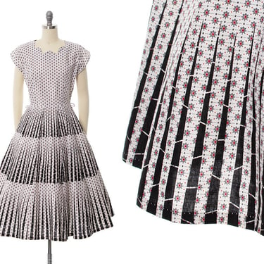 Vintage 1950s Dress | 50s Atomic Novelty Printed Striped Cotton Scalloped Neckline Fit and Flare Full Skirt Day Dress (small) 