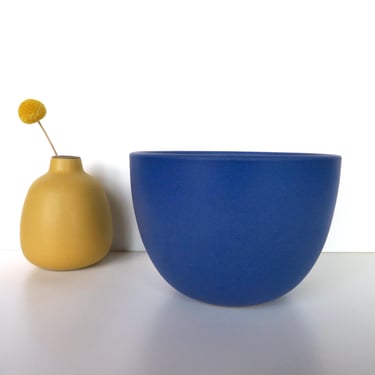 Heath Ceramics Deep Serving Bowl in Indigo, Modernist Bright Blue Serving Bowl By Edith Heath Sausalito California 