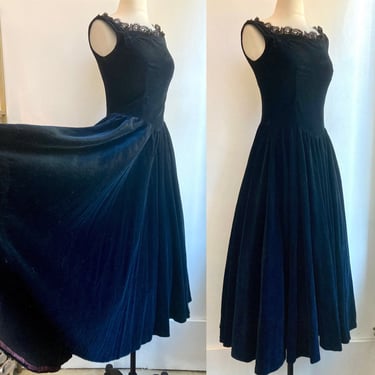 Lux 50s VELVET Party Dress / FULL CIRCLE Skirt + Lace Trim / S 