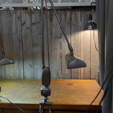 Dazor floating fluorescent shop lamp
