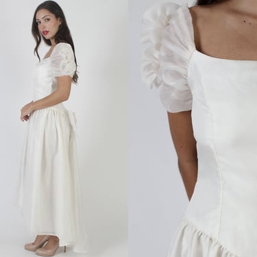 Simplistic Asym Hem Off White Wedding Gown, Classic Hi Lo Maxi Dress Silhouette, Vintage 70s Plain Traditional Full Skirt Bridemaids Outfit 