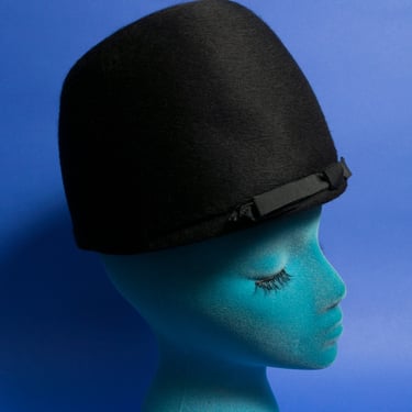 COLLECTORS' ITEM - Immaculate Iconic Vintage 60s Black Mod Beehive Hat 
