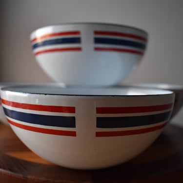 Cathrineholm Club Celebration Norway Enamel Bowls -- Set of 4 