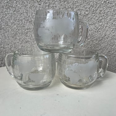 Vintage round the world glass mugs By Nestle holds 8 oz set 3 