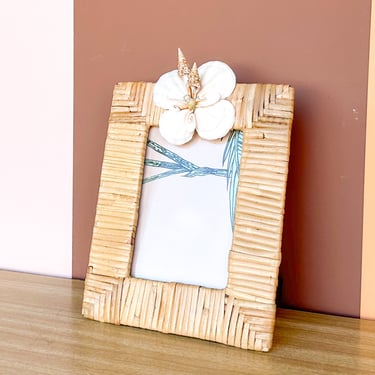 Shell Chic Rattan Frame