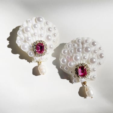 Pearly rhinestone shell earrings 