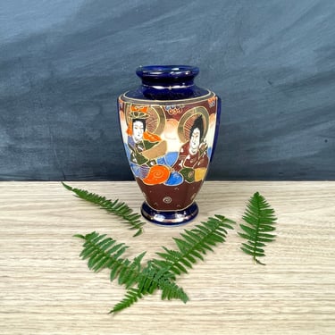 Moriyama Mori-Machi Japanese vase with moriage details - 1920s vintage 