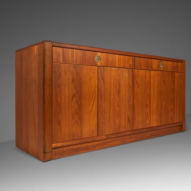 Elegant Mid Century Modern Cabinet Sideboard Credenza in Teak by D-Scan, c. 1970's 