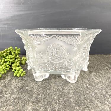 Heisey chinoiserie hexagonal flowers bowl - 1950s art glass 